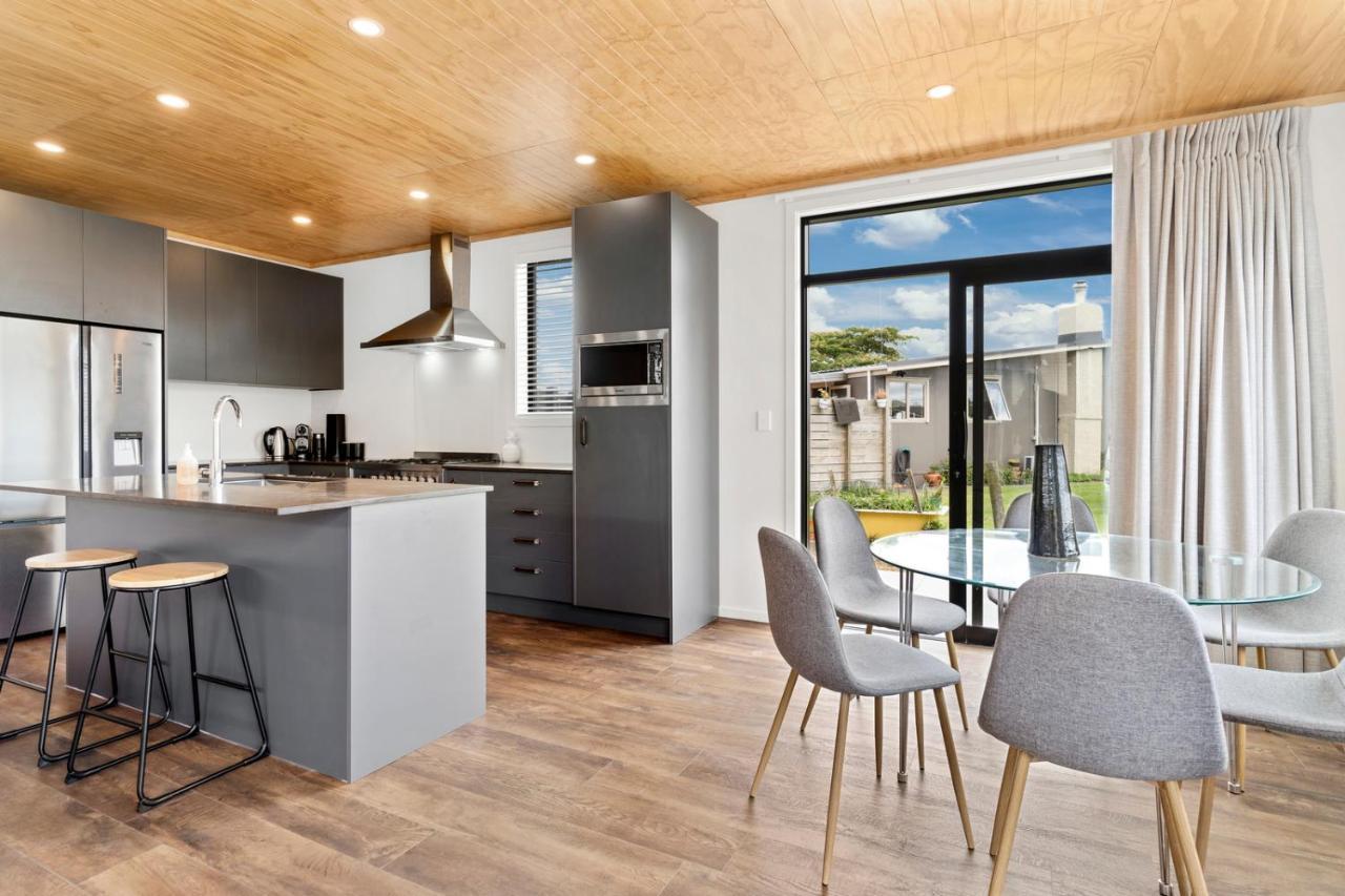 טה ארוה Custom Designed Holiday Home, Next To Cycleway. מראה חיצוני תמונה